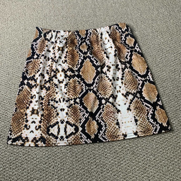 Pretty Little Thing Womens Skirt Size 10 Taupe Snakeskin Print‎ Mini Cloressa - Picture 1 of 11